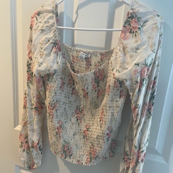 American Eagle flower fitted long sleeve top. - Picture 1 of 3